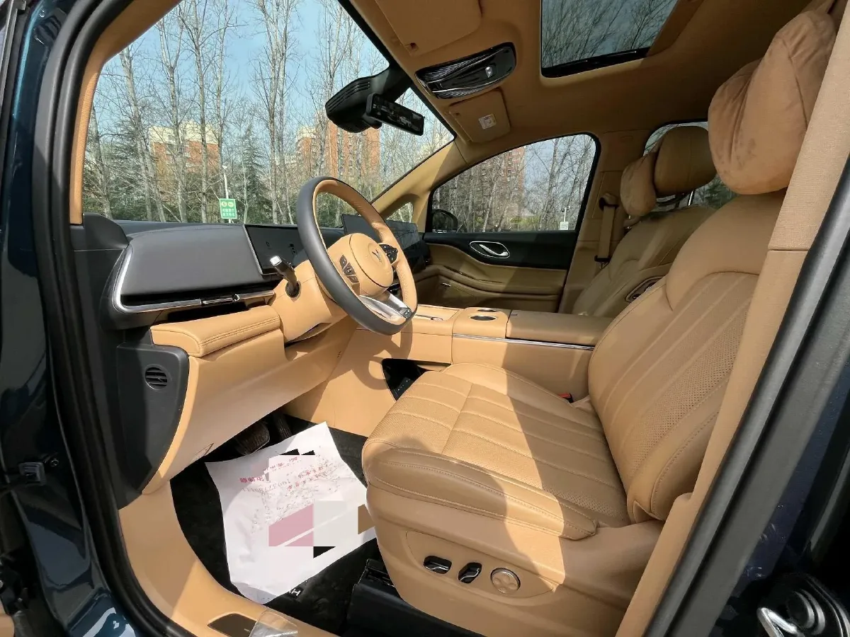 2025 Voyah Dream 1.5T 150HP L4 PHEV 41.7KWH,autocango,china used car exporter,china ev exporter,chinese used car exporter,chinese used ev exporter