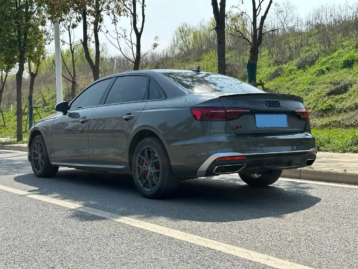 2022 Audi A4L 2.0T 150HP L4 7DCT,autocango,china used car exporter,china ev exporter,chinese used car exporter,chinese used ev exporter