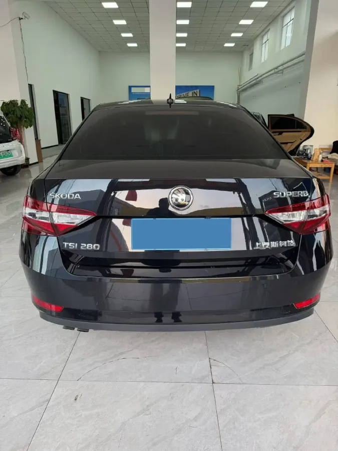 2018 Skoda Superb 1.8T 180HP L4 7DCT,autocango,china used car exporter,china ev exporter,chinese used car exporter,chinese used ev exporter