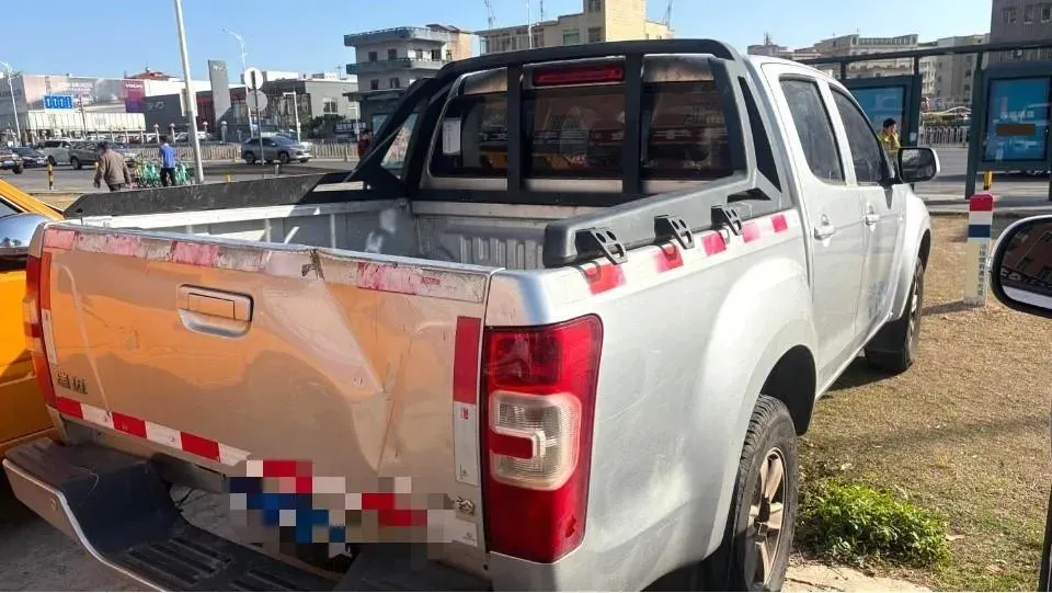 2020 Isuzu RE-MAX Jim 2.4T 211HP L4 5MT,autocango,china used car exporter,china ev exporter,chinese used car exporter,chinese used ev exporter