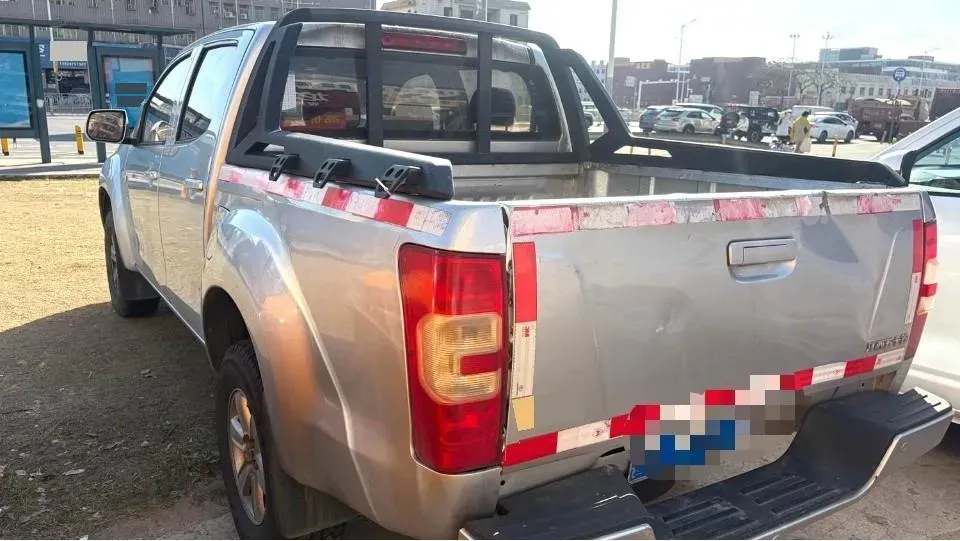 2020 Isuzu RE-MAX Jim 2.4T 211HP L4 5MT,autocango,china used car exporter,china ev exporter,chinese used car exporter,chinese used ev exporter