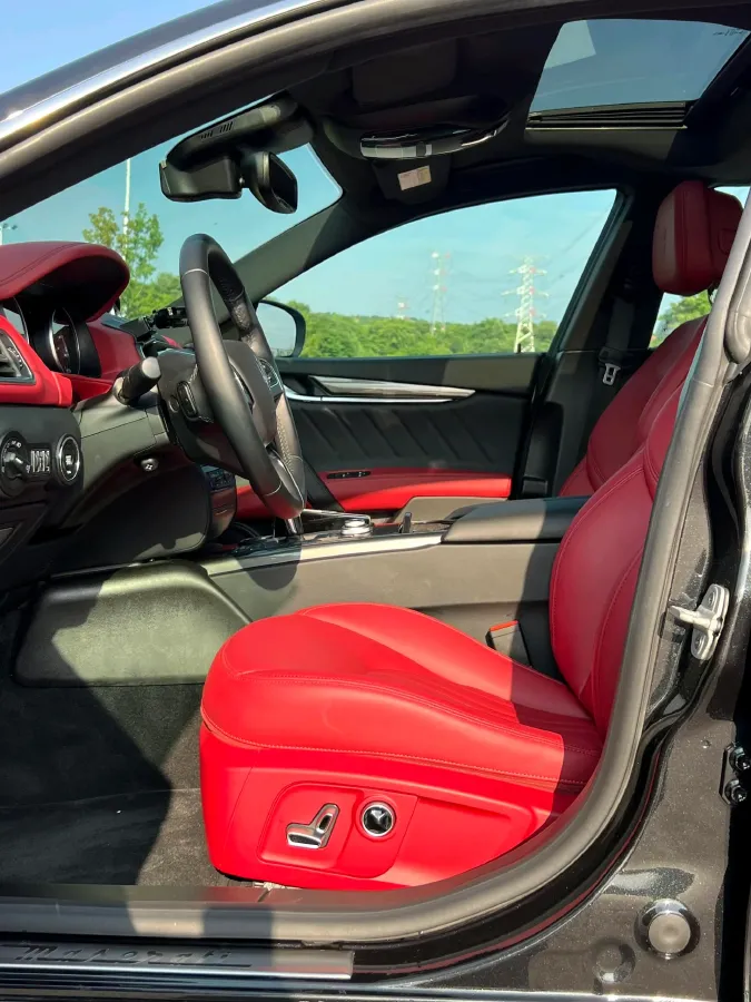 2022 Audi Q7 2.0T 245HP L4 8AT,autocango,china used car exporter,china ev exporter,chinese used car exporter,chinese used ev exporter