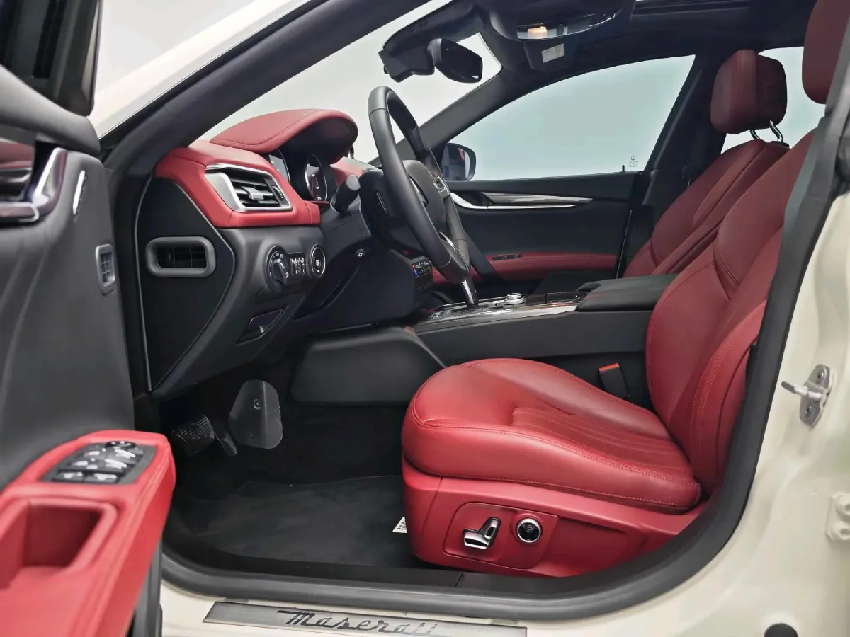 2022 Audi Q7 2.0T 245HP L4 8AT,autocango,china used car exporter,china ev exporter,chinese used car exporter,chinese used ev exporter