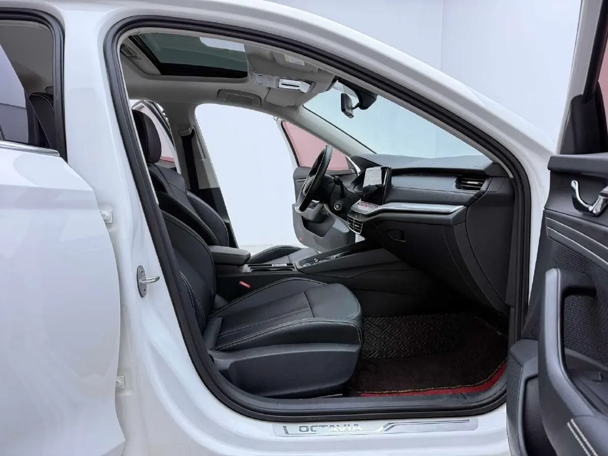 2021 Skoda Octavia 1.4T 150HP L4 7DCT,autocango,china used car exporter,china ev exporter,chinese used car exporter,chinese used ev exporter