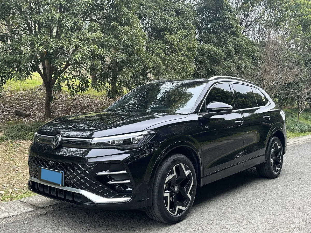 2025 Volkswagen Tiguan L 2.0T 220HP L4 7DCT,autocango,china used car exporter,china ev exporter,chinese used car exporter,chinese used ev exporter