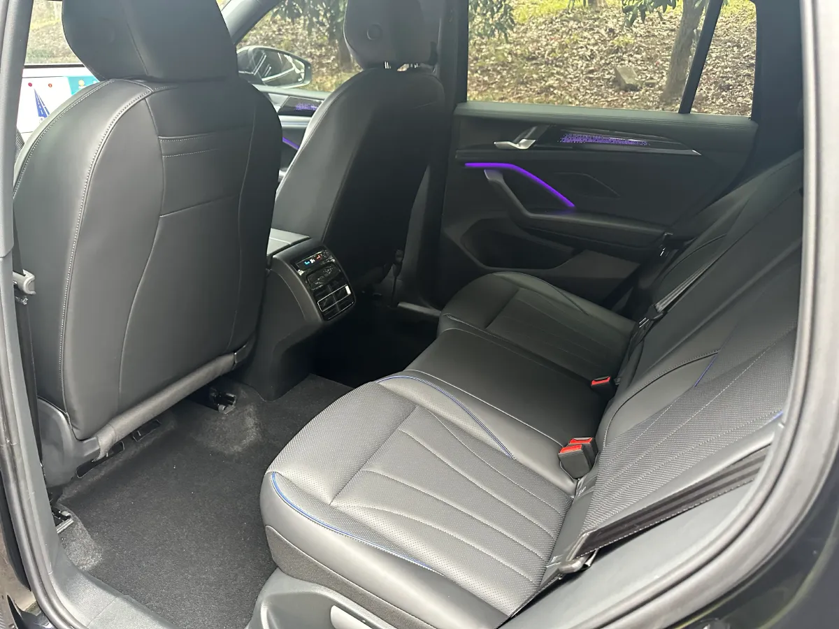 2025 Volkswagen Tiguan L 2.0T 220HP L4 7DCT,autocango,china used car exporter,china ev exporter,chinese used car exporter,chinese used ev exporter