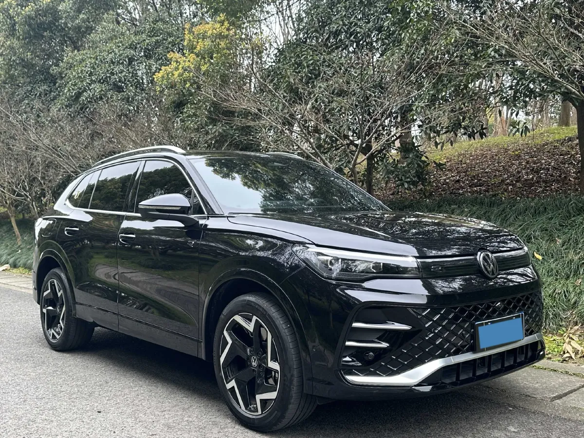 2025 Volkswagen Tiguan L 2.0T 220HP L4 7DCT,autocango,china used car exporter,china ev exporter,chinese used car exporter,chinese used ev exporter