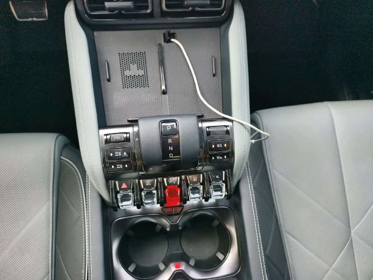 2023 FangChengBao Bao 5 1.5T 194HP L4 E-CVT PHEV 31.8KWH,autocango,china used car exporter,china ev exporter,chinese used car exporter,chinese used ev exporter