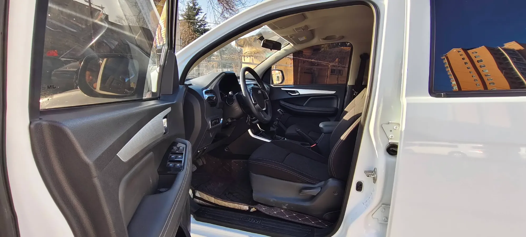 2019 JMC YuHu 5 2.0T 142HP L4 6MT,autocango,china used car exporter,china ev exporter,chinese used car exporter,chinese used ev exporter