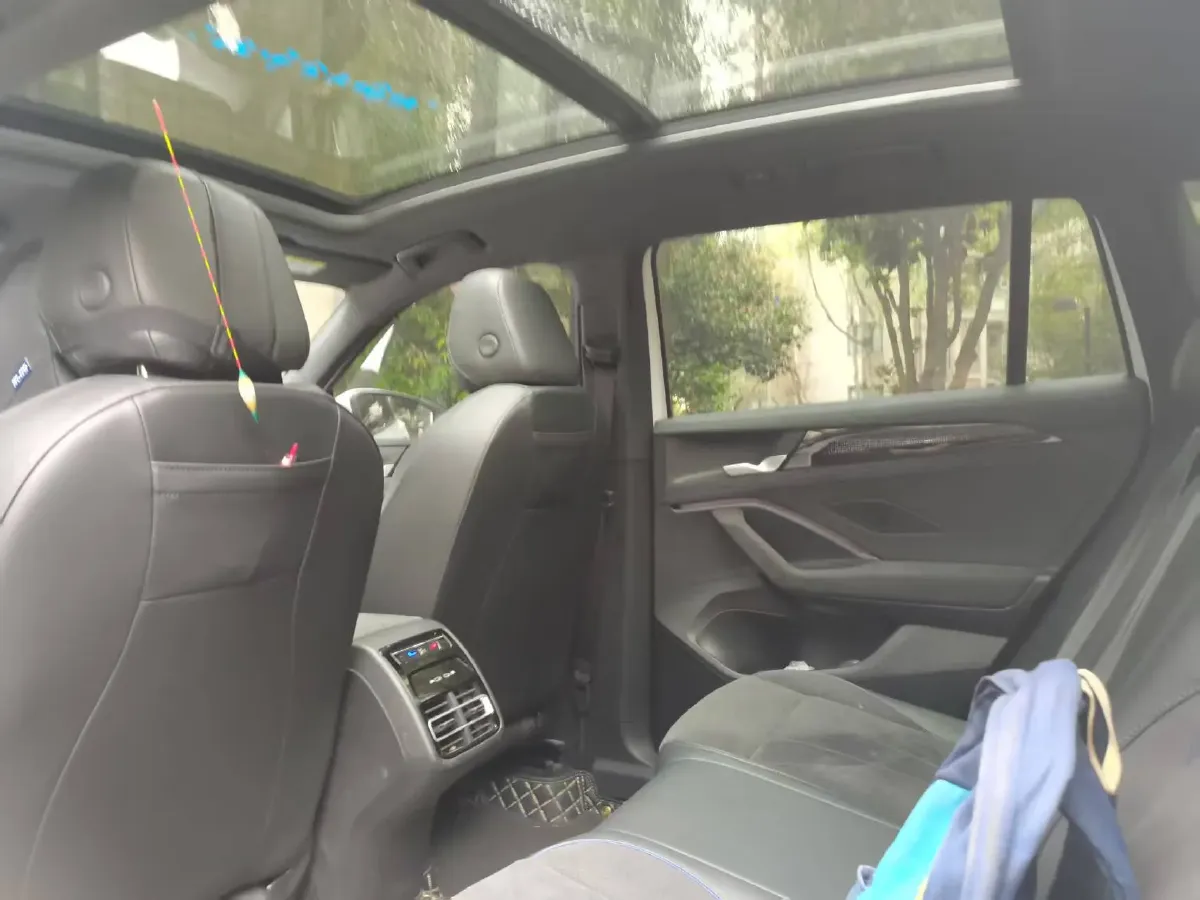 2025 Volkswagen Tiguan L 2.0T 220HP L4 7DCT,autocango,china used car exporter,china ev exporter,chinese used car exporter,chinese used ev exporter