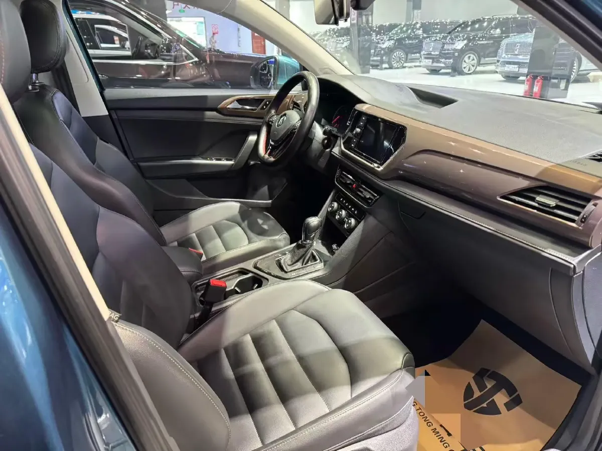 2019 MINI MINI 1.5T 102HP L3 7DCT,autocango,china used car exporter,china ev exporter,chinese used car exporter,chinese used ev exporter