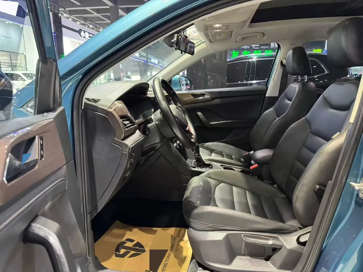 2019 MINI MINI 1.5T 102HP L3 7DCT,autocango,china used car exporter,china ev exporter,chinese used car exporter,chinese used ev exporter