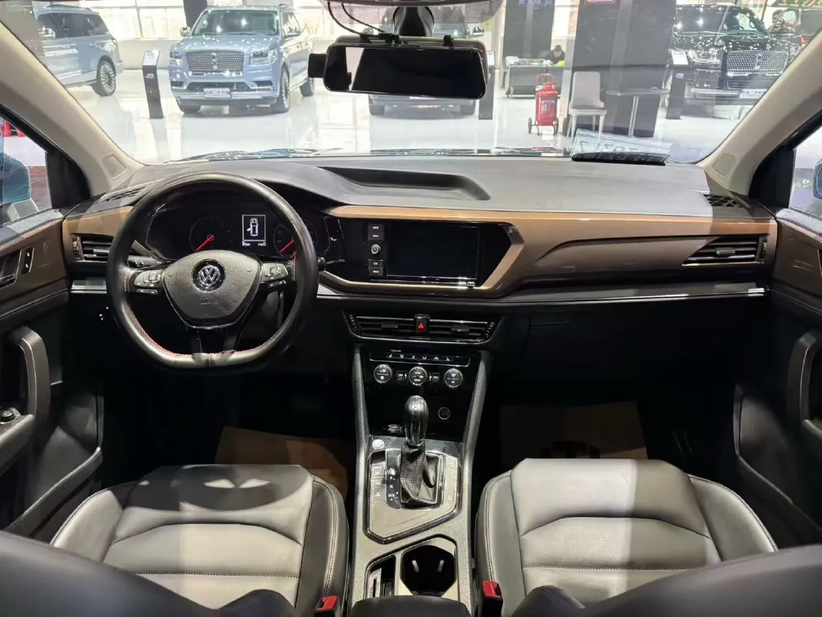 2019 MINI MINI 1.5T 102HP L3 7DCT,autocango,china used car exporter,china ev exporter,chinese used car exporter,chinese used ev exporter