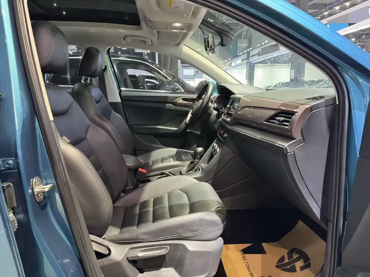 2019 MINI MINI 1.5T 102HP L3 7DCT,autocango,china used car exporter,china ev exporter,chinese used car exporter,chinese used ev exporter