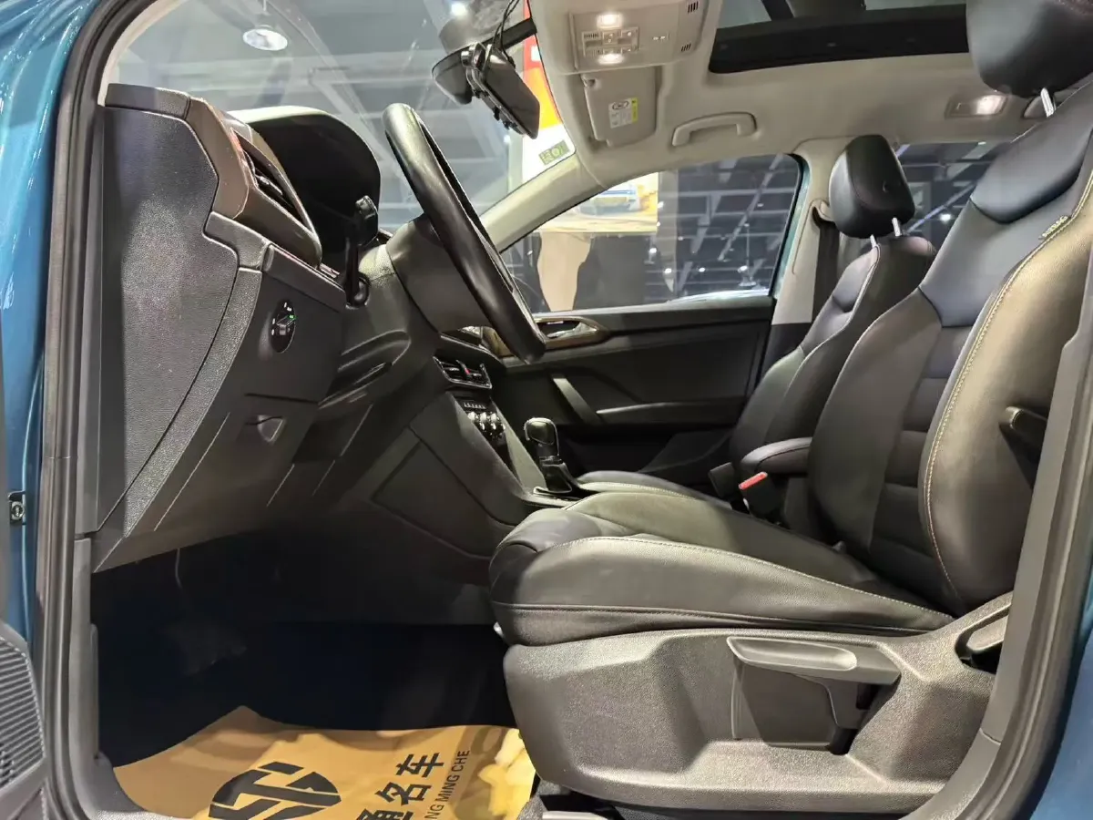 2019 MINI MINI 1.5T 102HP L3 7DCT,autocango,china used car exporter,china ev exporter,chinese used car exporter,chinese used ev exporter