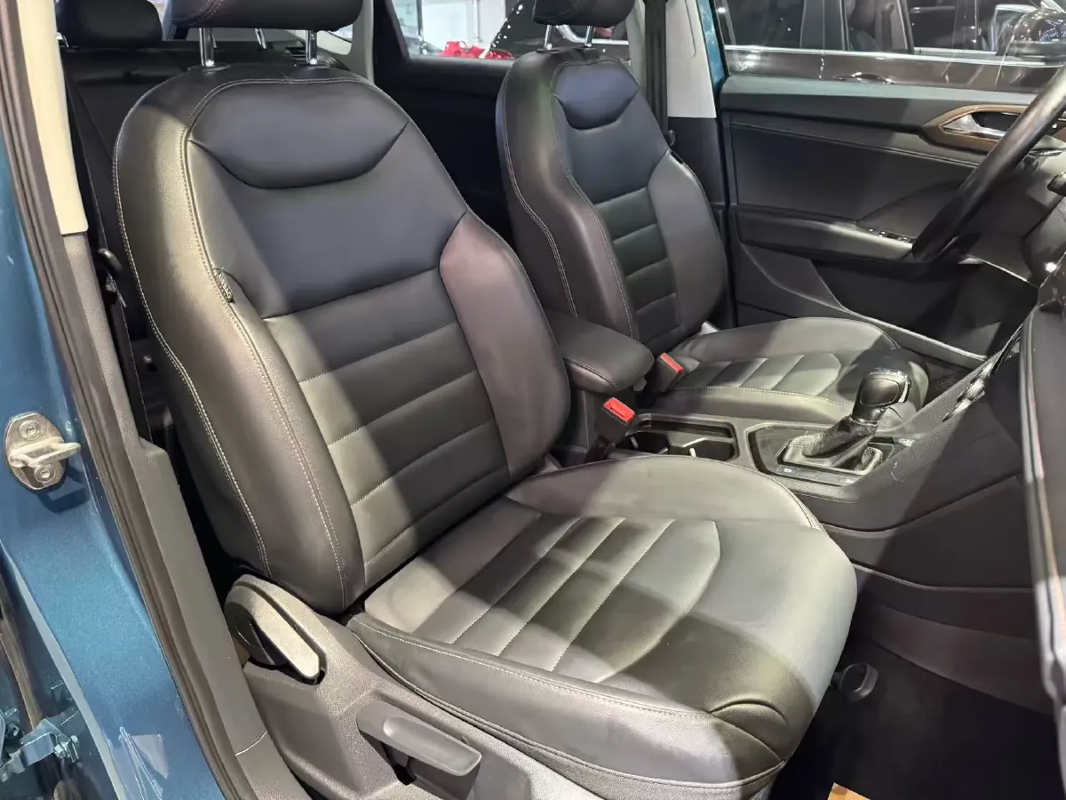 2019 MINI MINI 1.5T 102HP L3 7DCT,autocango,china used car exporter,china ev exporter,chinese used car exporter,chinese used ev exporter