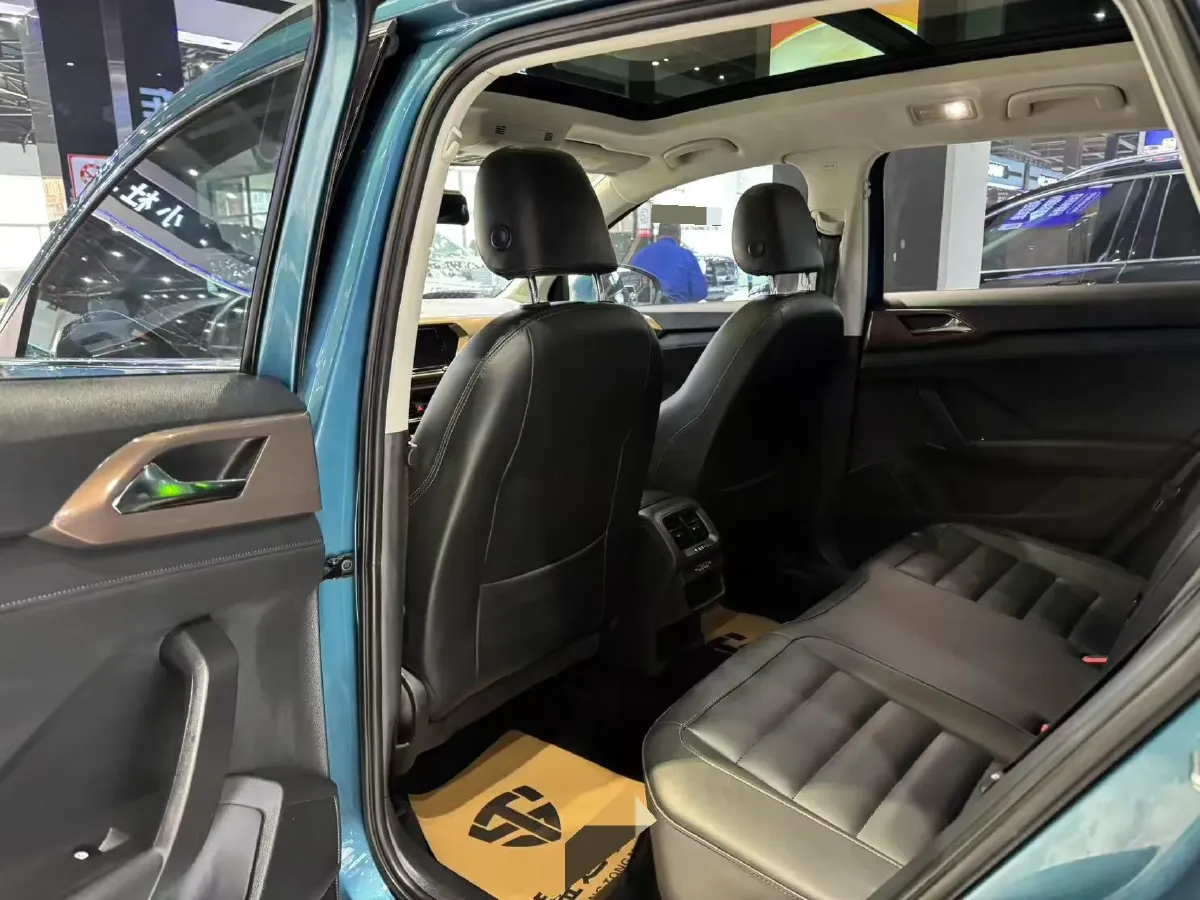 2019 MINI MINI 1.5T 102HP L3 7DCT,autocango,china used car exporter,china ev exporter,chinese used car exporter,chinese used ev exporter