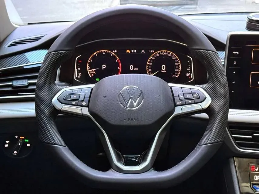 2024 Volkswagen Tiguan L 2.0T 220HP L4 7DCT,autocango,china used car exporter,china ev exporter,chinese used car exporter,chinese used ev exporter