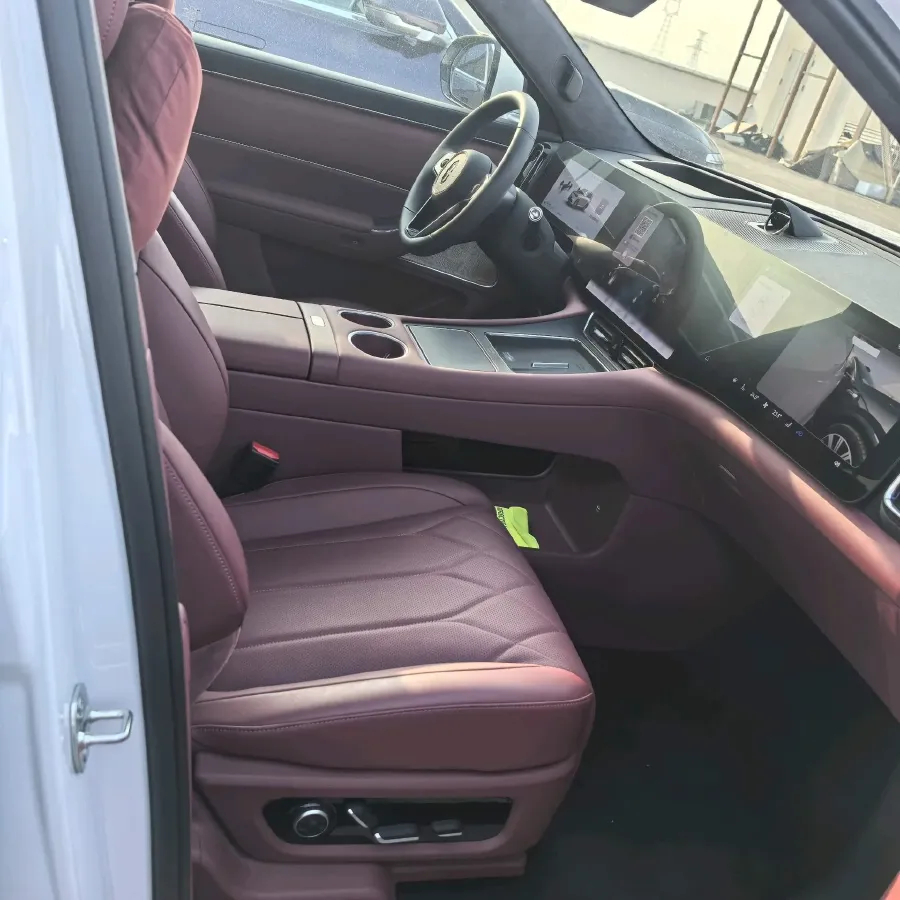 2025 AITO AITO M8 REEV 160HP REEV 53.4KWH,autocango,china used car exporter,china ev exporter,chinese used car exporter,chinese used ev exporter