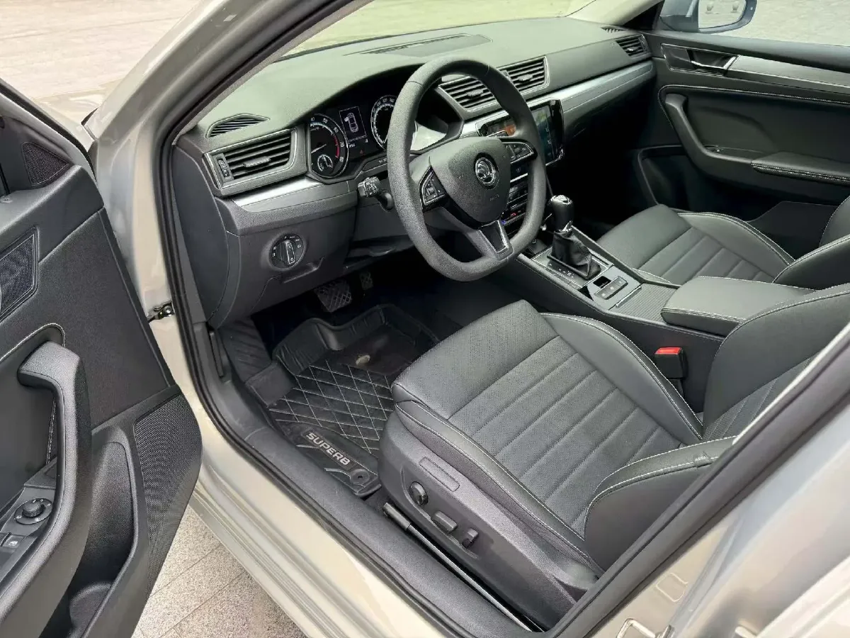 2019 Skoda Superb 1.4T 150HP L4 7DCT,autocango,china used car exporter,china ev exporter,chinese used car exporter,chinese used ev exporter