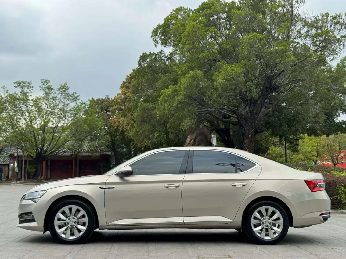 2019 Skoda Superb 1.4T 150HP L4 7DCT,autocango,china used car exporter,china ev exporter,chinese used car exporter,chinese used ev exporter