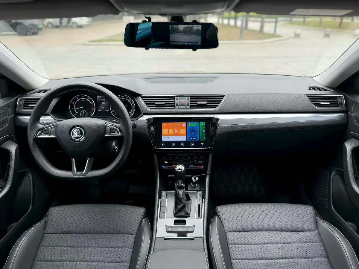 2019 Skoda Superb 1.4T 150HP L4 7DCT,autocango,china used car exporter,china ev exporter,chinese used car exporter,chinese used ev exporter