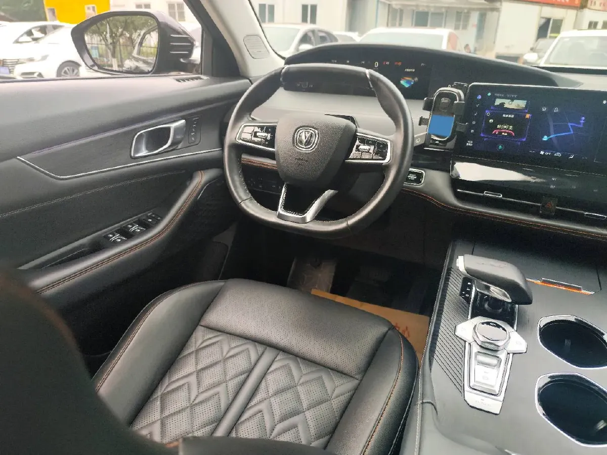 2021 ChangAn UNI-K 2.0T 233HP L4 8AT,autocango,china used car exporter,china ev exporter,chinese used car exporter,chinese used ev exporter