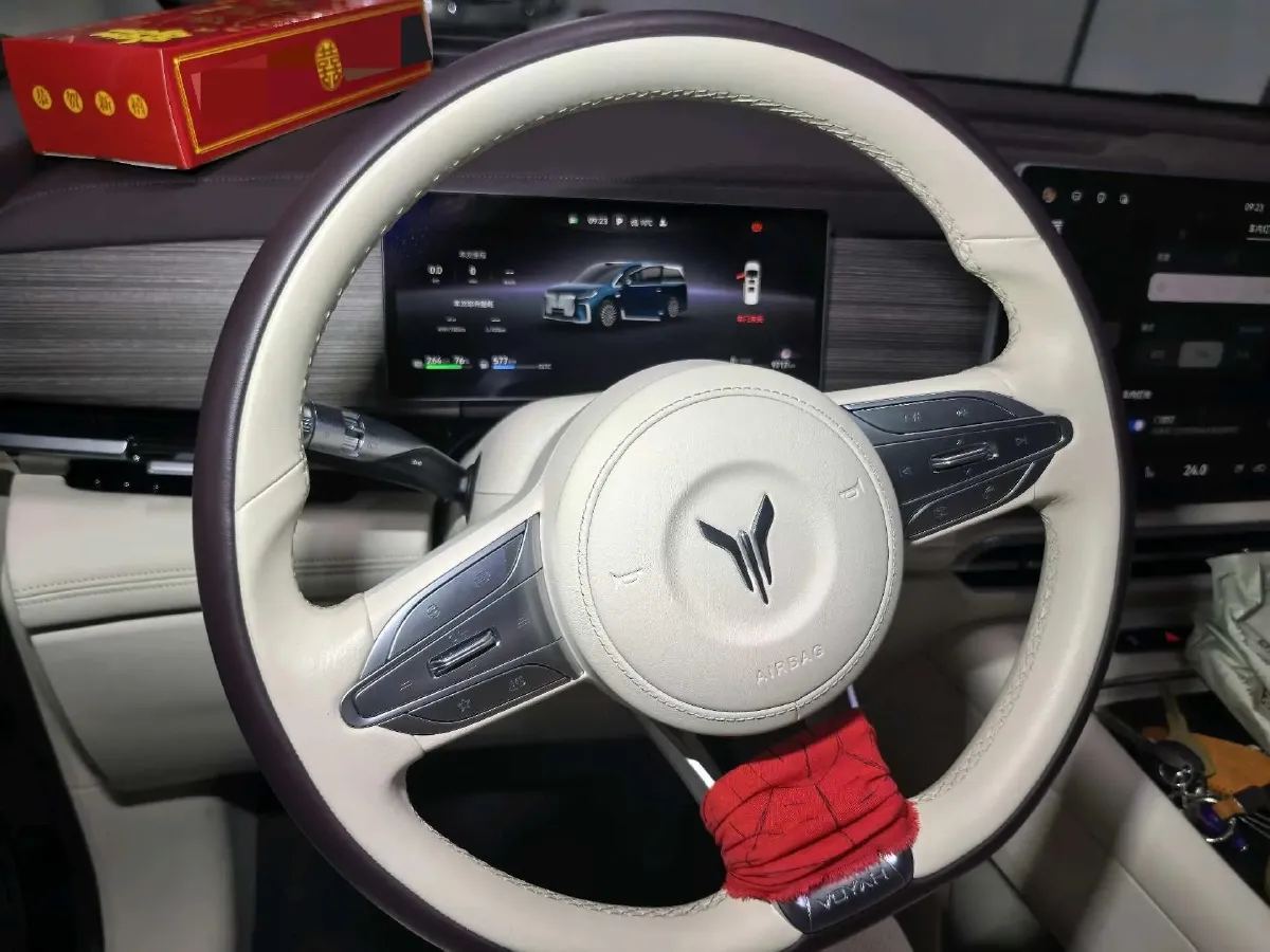 2026 Voyah Dream 1.5T 150HP L4 PHEV,autocango,china used car exporter,china ev exporter,chinese used car exporter,chinese used ev exporter