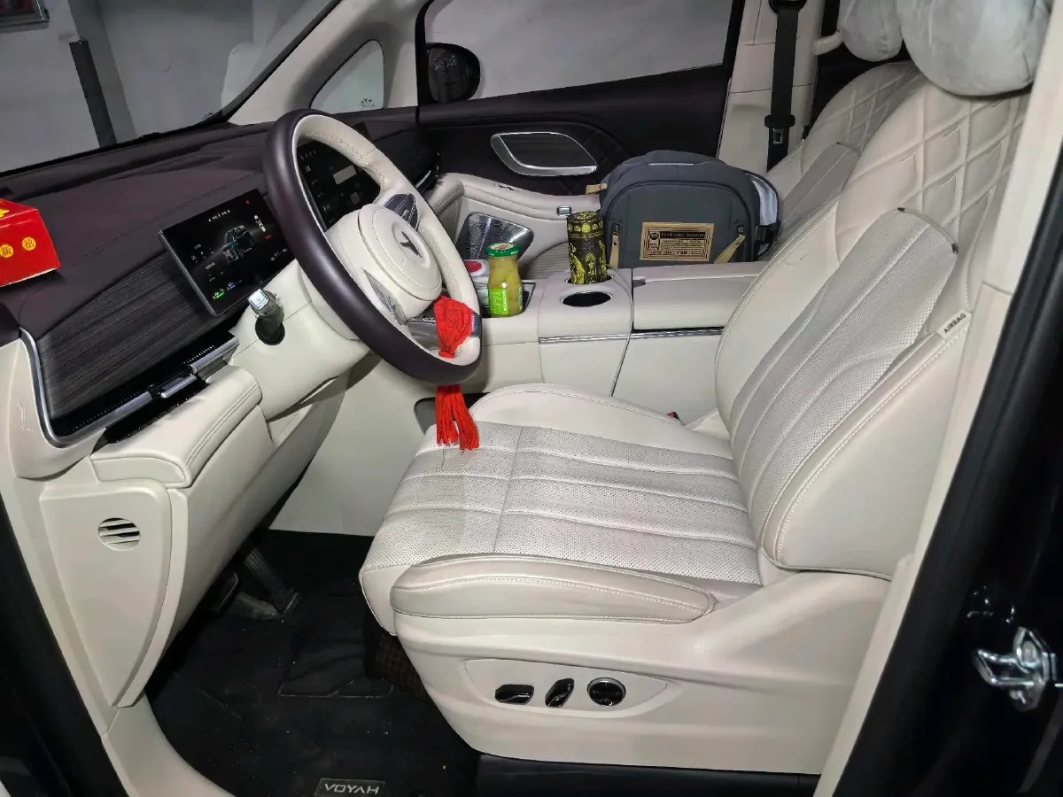 2026 Voyah Dream 1.5T 150HP L4 PHEV,autocango,china used car exporter,china ev exporter,chinese used car exporter,chinese used ev exporter