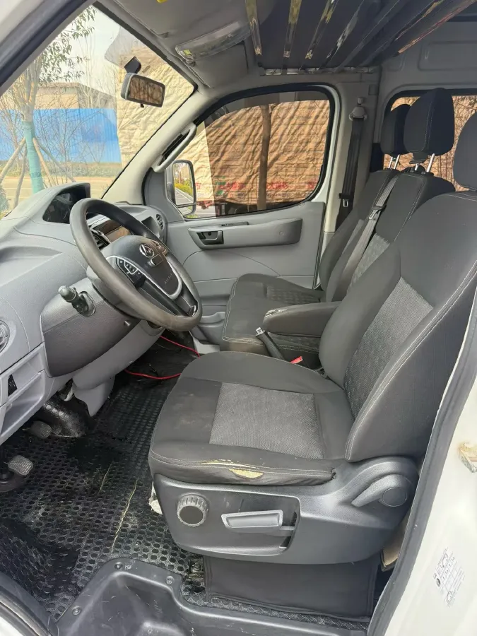 2020 MAXUS XinTu V80 2.5T 136HP L4 6MT,autocango,china used car exporter,china ev exporter,chinese used car exporter,chinese used ev exporter