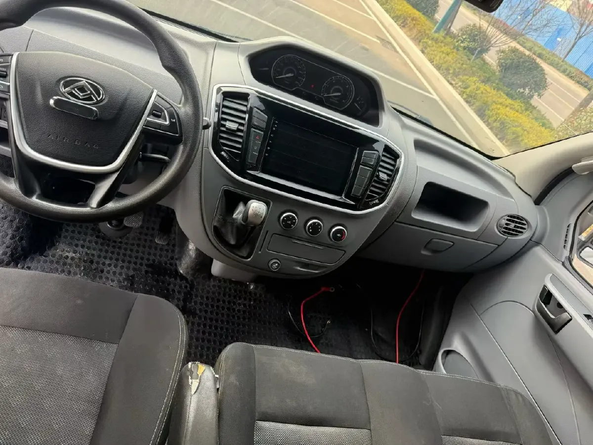 2020 MAXUS XinTu V80 2.5T 136HP L4 6MT,autocango,china used car exporter,china ev exporter,chinese used car exporter,chinese used ev exporter