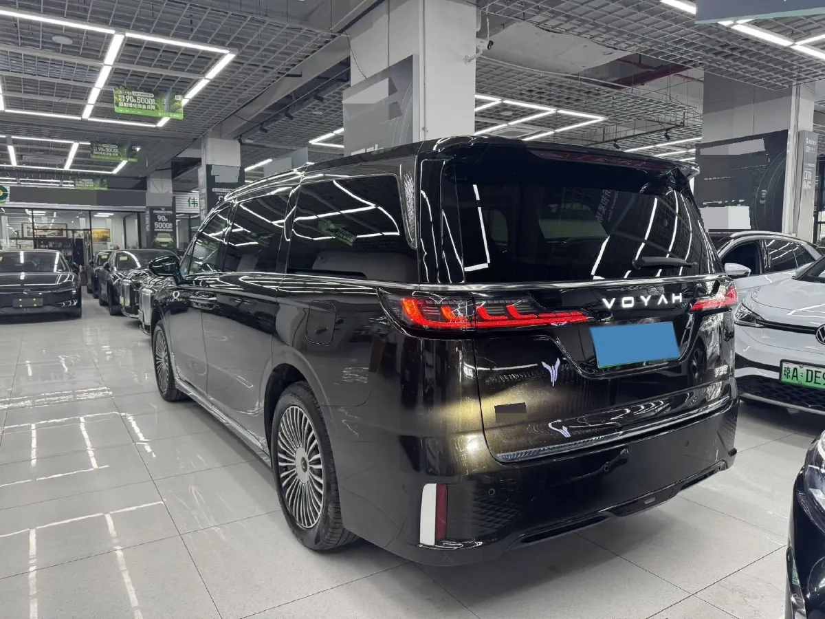 2025 Voyah Dream 1.5T 150HP L4 PHEV 41.7KWH,autocango,china used car exporter,china ev exporter,chinese used car exporter,chinese used ev exporter