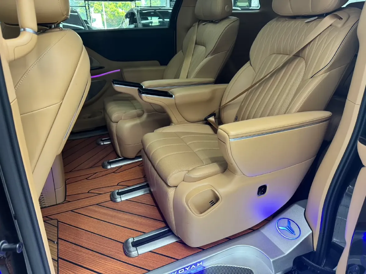 2025 Voyah Dream 1.5T 150HP L4 PHEV 41.7KWH,autocango,china used car exporter,china ev exporter,chinese used car exporter,chinese used ev exporter