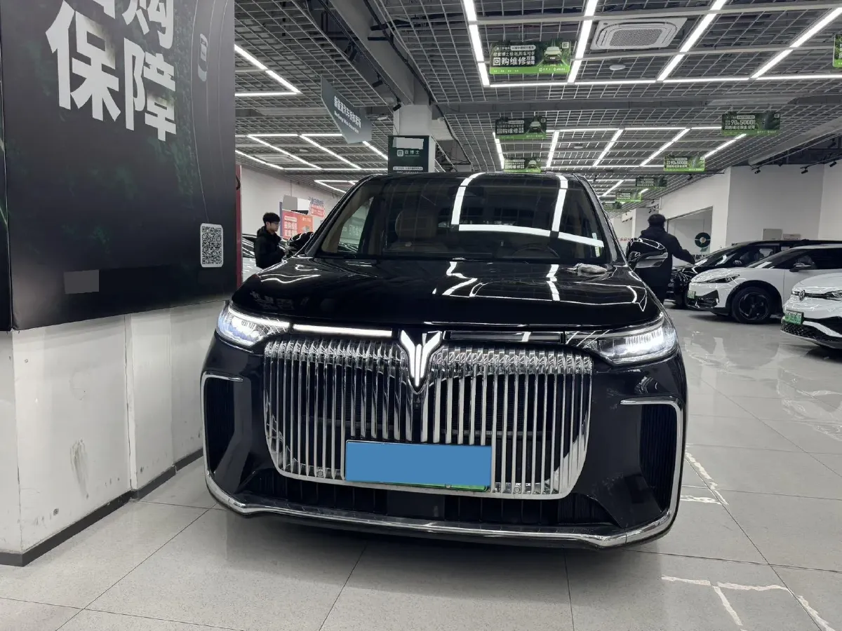2025 Voyah Dream 1.5T 150HP L4 PHEV 41.7KWH,autocango,china used car exporter,china ev exporter,chinese used car exporter,chinese used ev exporter