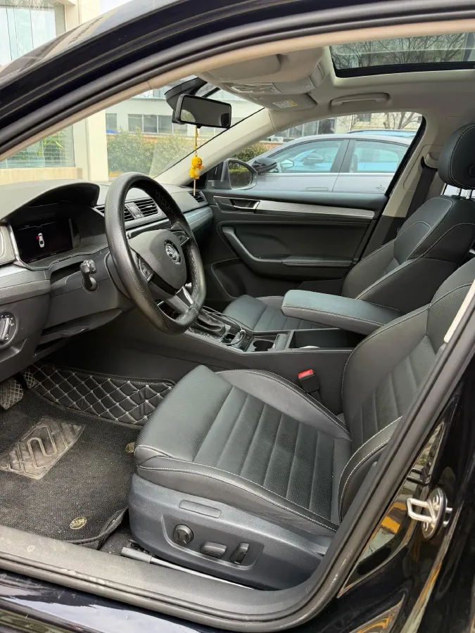 2022 Skoda Superb 1.4T 150HP L4 7DCT,autocango,china used car exporter,china ev exporter,chinese used car exporter,chinese used ev exporter