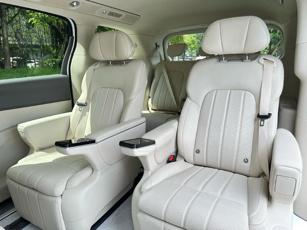 2025 Voyah Dream 1.5T 150HP L4 PHEV 41.7KWH,autocango,china used car exporter,china ev exporter,chinese used car exporter,chinese used ev exporter