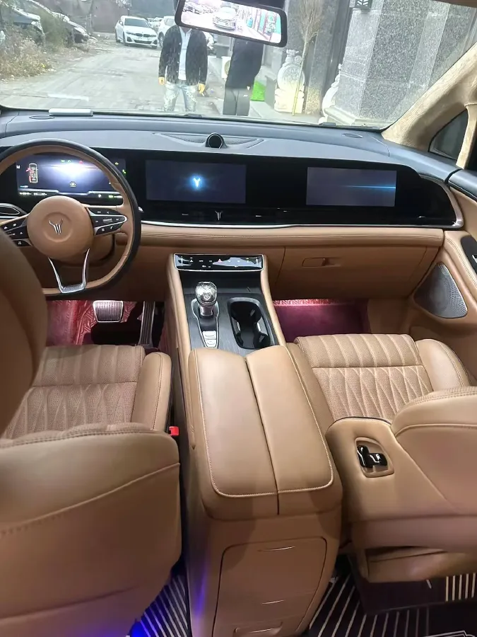 2022 Voyah Dream 1.5T 136HP L4 PHEV 25.57KWH,autocango,china used car exporter,china ev exporter,chinese used car exporter,chinese used ev exporter