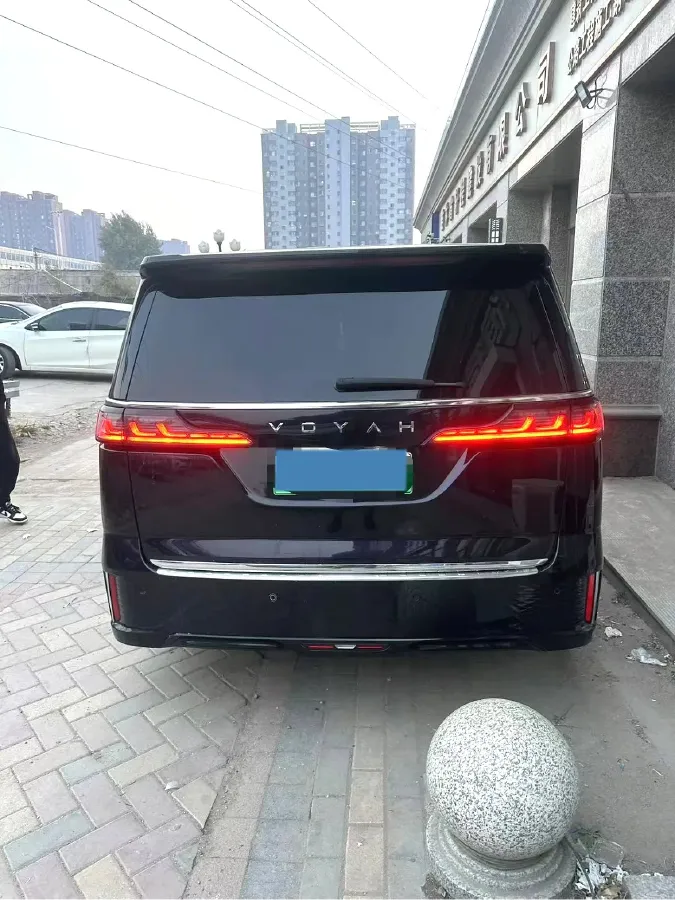 2022 Voyah Dream 1.5T 136HP L4 PHEV 25.57KWH,autocango,china used car exporter,china ev exporter,chinese used car exporter,chinese used ev exporter