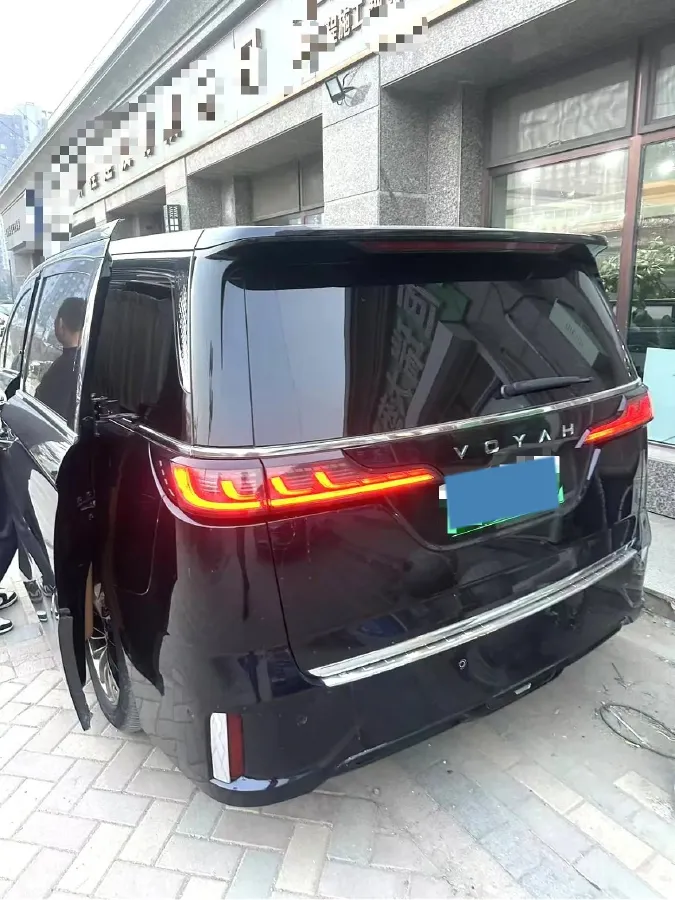 2022 Voyah Dream 1.5T 136HP L4 PHEV 25.57KWH,autocango,china used car exporter,china ev exporter,chinese used car exporter,chinese used ev exporter