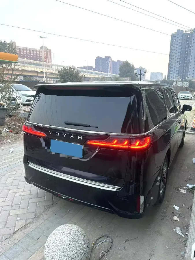2022 Voyah Dream 1.5T 136HP L4 PHEV 25.57KWH,autocango,china used car exporter,china ev exporter,chinese used car exporter,chinese used ev exporter