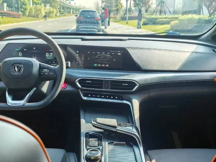 2023 ChangAn UNI-T 1.5T 188HP L4 7DCT,autocango,china used car exporter,china ev exporter,chinese used car exporter,chinese used ev exporter