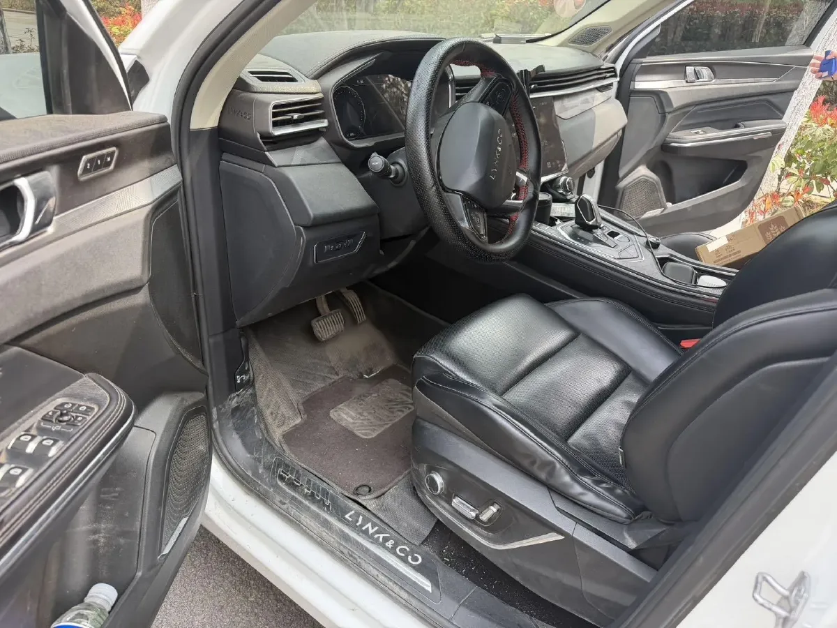 2021 LYNK&CO 01 2.0T 218HP L4 8AT,autocango,china used car exporter,china ev exporter,chinese used car exporter,chinese used ev exporter