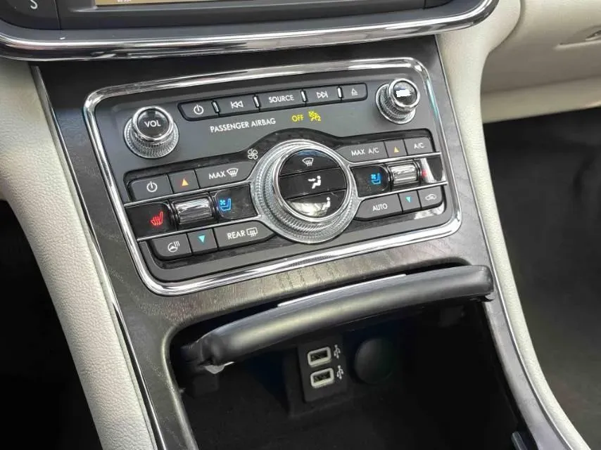 2019 Mercedes-Benz C Class 1.5T 184HP L4 9AT,autocango,china used car exporter,china ev exporter,chinese used car exporter,chinese used ev exporter