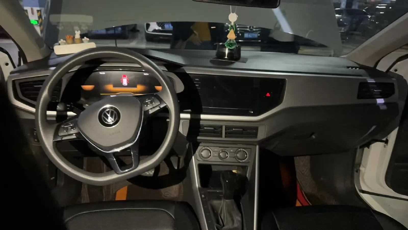 2023 Volkswagen Polo 1.5L 110HP L4 6AT,autocango,china used car exporter,china ev exporter,chinese used car exporter,chinese used ev exporter