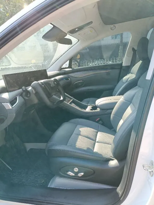 2025 IM LS6 BEV 75KWH,autocango,china used car exporter,china ev exporter,chinese used car exporter,chinese used ev exporter