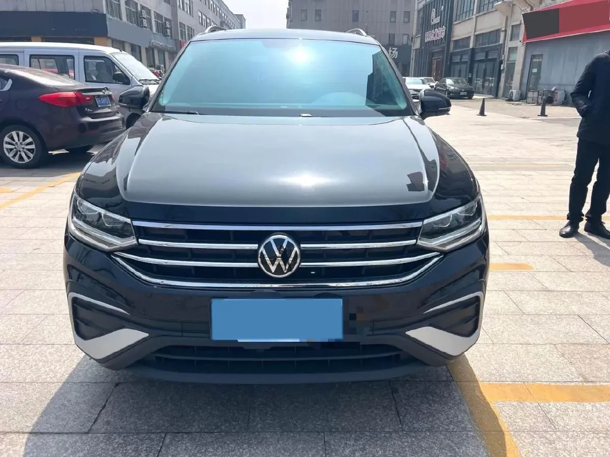 2023 Volkswagen Tiguan L 1.5T 160HP L4 7DCT,autocango,china used car exporter,china ev exporter,chinese used car exporter,chinese used ev exporter
