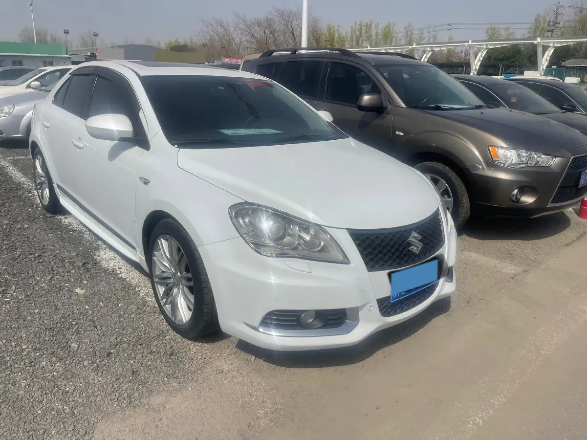 2011 Suzuki Kizashi 2.4L 178HP L4 CVT,autocango,china used car exporter,china ev exporter,chinese used car exporter,chinese used ev exporter