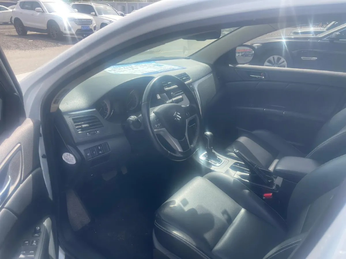 2011 Suzuki Kizashi 2.4L 178HP L4 CVT,autocango,china used car exporter,china ev exporter,chinese used car exporter,chinese used ev exporter