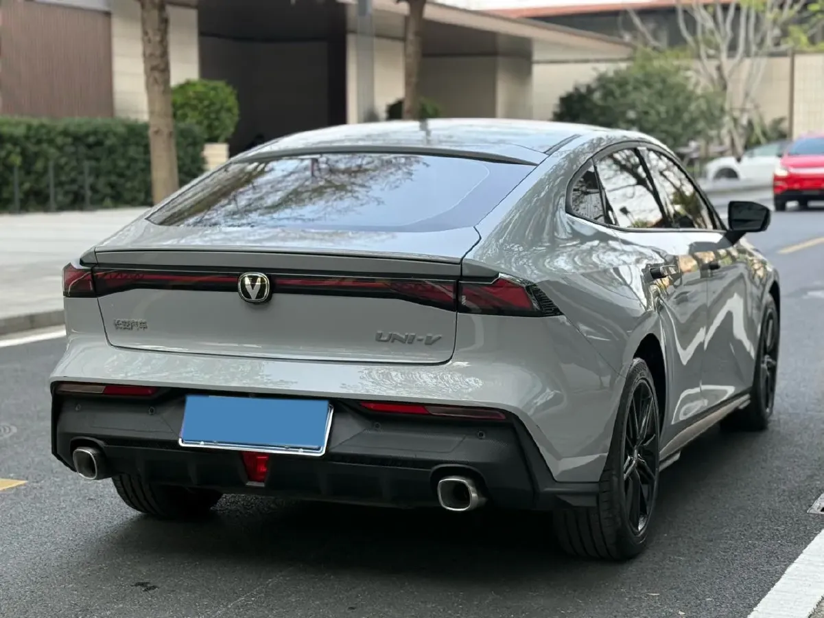 2022 ChangAn UNI-V 1.5T 188HP L4 7DCT,autocango,china used car exporter,china ev exporter,chinese used car exporter,chinese used ev exporter