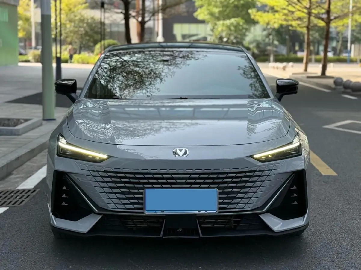 2022 ChangAn UNI-V 1.5T 188HP L4 7DCT,autocango,china used car exporter,china ev exporter,chinese used car exporter,chinese used ev exporter